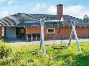 Serene Holiday Home in R m Close to Sea